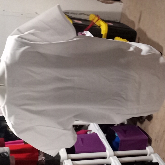 white scrub top brand new - Picture 2 of 3